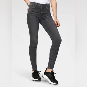 Levi's 720 Black High Rise Super Skinny Jeans - Size 25